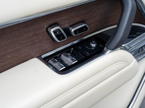 Used 2024 Land Rover Range Rover Autobiography image 16