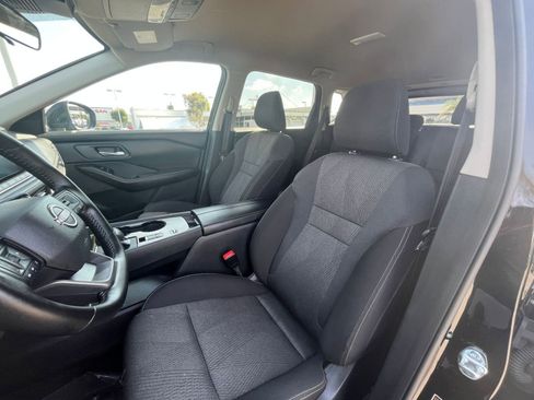 Used 2025 Nissan Rogue SV image 28