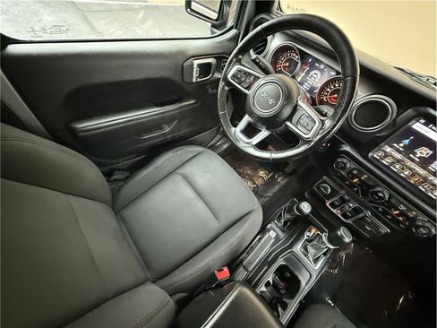 Used 2020 Jeep Gladiator Overland image 10