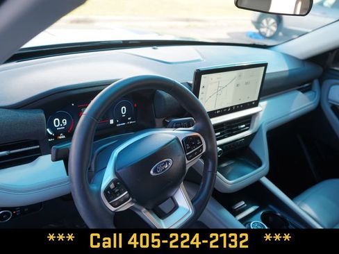 Used 2025 Ford Explorer Active w/ Active Comfort Package RWD image 14