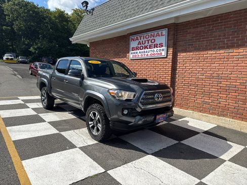 Used 2016 Toyota Tacoma TRD Sport w/ Towing Package AWD/4WD image 1
