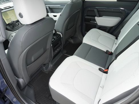 New 2026 Land Rover Defender 110 X-Dynamic SE AWD/4WD image 29