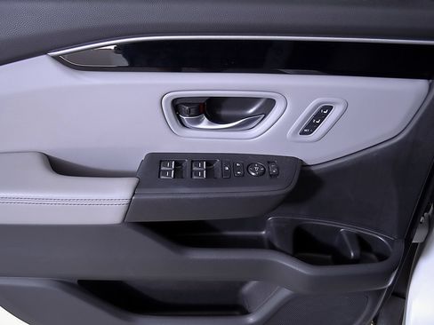 Used 2025 Honda Pilot EX-L image 16