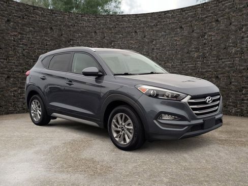 Used 2017 Hyundai Tucson SE image 2
