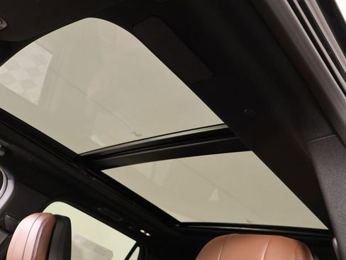 New 2025 Lincoln Navigator L Reserve AWD/4WD image 17