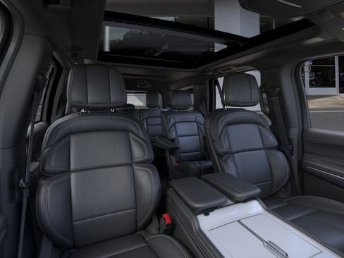 New 2025 Lincoln Navigator Reserve w/ Jet Appearance Package image 10