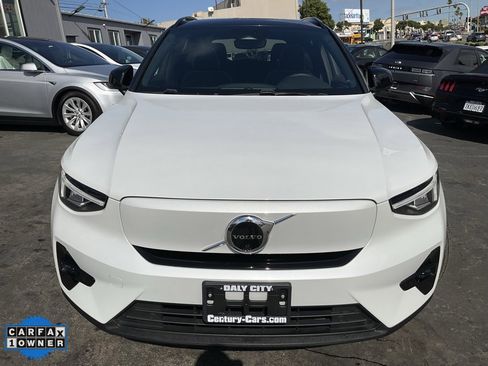 Used 2023 Volvo XC40 Recharge Plus image 2