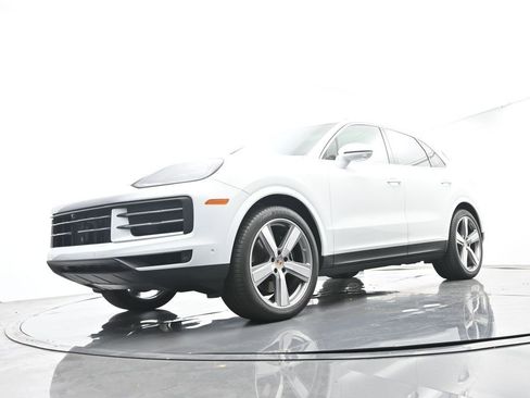 Certified 2025 Porsche Cayenne AWD/4WD image 43