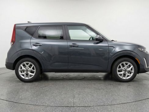 Used 2025 Kia Soul LX w/ LX Technology Package image 11