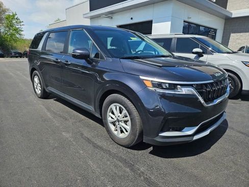 Used 2023 Kia Carnival LX image 5