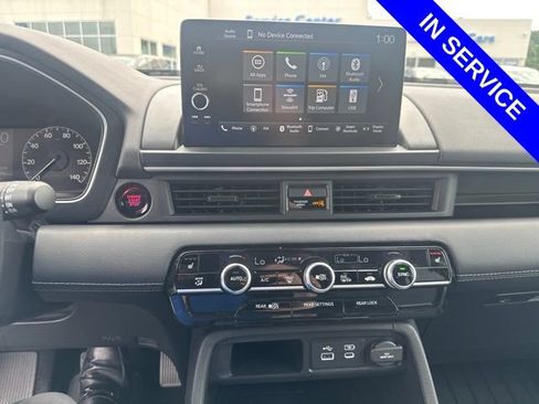Used 2025 Honda Pilot EX-L image 10