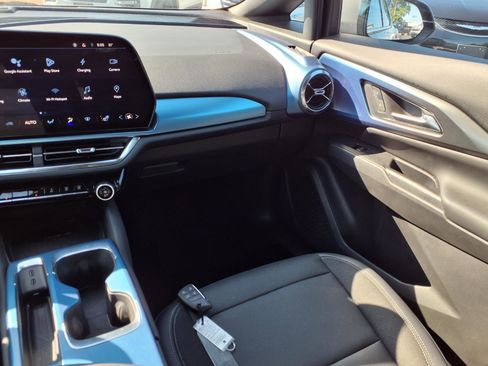 Used 2025 Chevrolet Equinox EV LT w/ Convenience Package FWD image 3