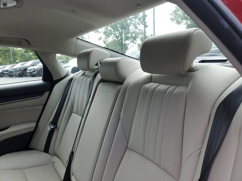 Used 2021 Honda Accord Touring image 9