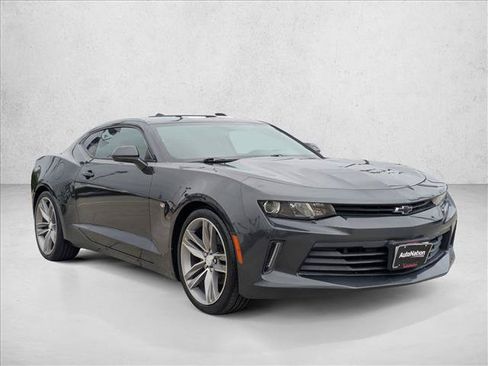 Used 2017 Chevrolet Camaro LT RWD image 3