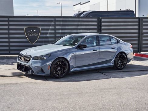 Used 2026 BMW M5 w/ Executive Package image 5