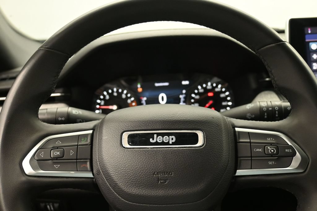 Used 2024 Jeep Compass Latitude AWD/4WD image 12