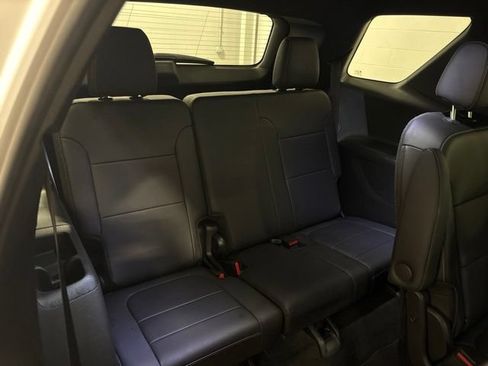 Used 2023 Chevrolet Traverse LT w/ LT Premium Package AWD/4WD image 35