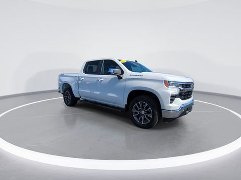 Used 2024 Chevrolet Silverado 1500 LT image 2