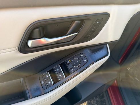 Used 2023 Nissan Rogue SL image 20