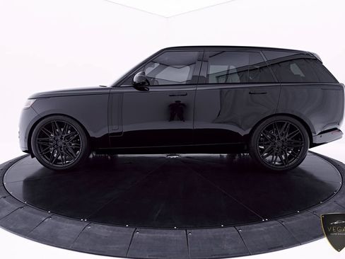 Used 2025 Land Rover Range Rover SE AWD/4WD image 10