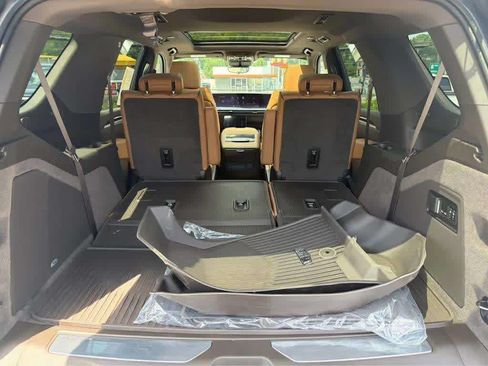 Used 2026 Cadillac Escalade Luxury w/ LPO, Floor Liner Package AWD/4WD image 19