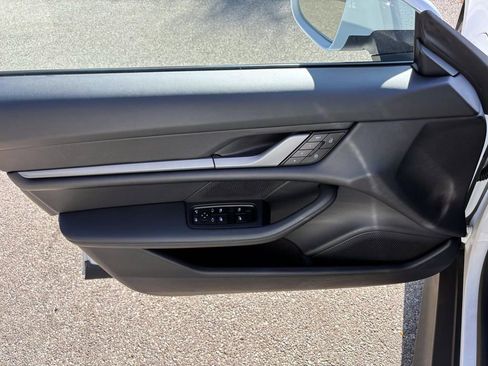 Used 2025 Porsche Taycan image 22