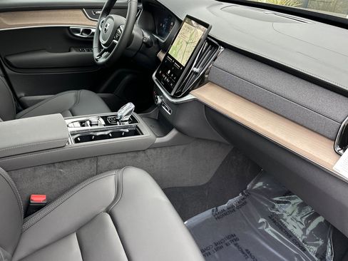 New 2026 Volvo XC90 B5 Core image 14