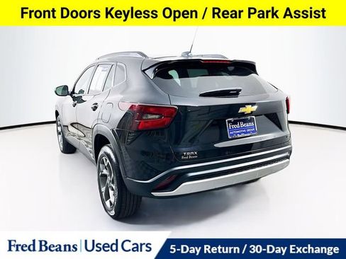 Used 2025 Chevrolet Trax LT w/ Driver Confidence Package FWD image 8