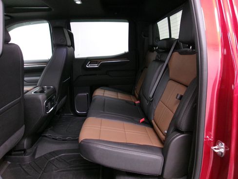 Used 2025 Chevrolet Silverado 1500 High Country w/ High Country Premium Package AWD/4WD image 9