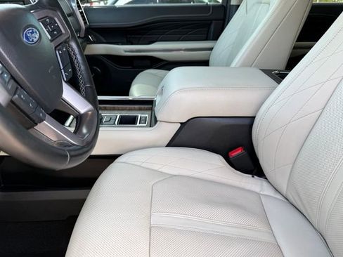 Used 2019 Ford Expedition Platinum RWD image 9