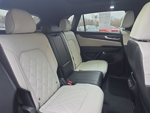 Used 2024 Volkswagen Atlas Cross Sport SEL Premium R-Line image 34