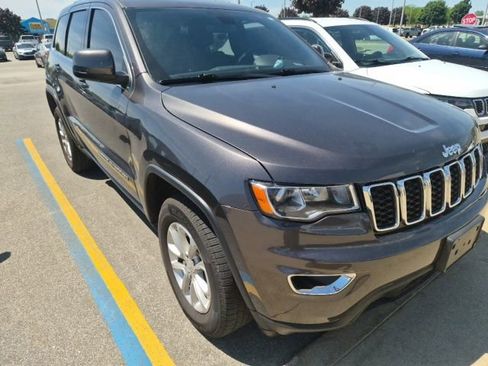 Used 2021 Jeep Grand Cherokee Laredo AWD/4WD image 3