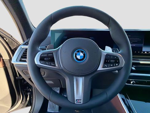 New 2026 BMW X5 xDrive50e w/ Executive Package image 40