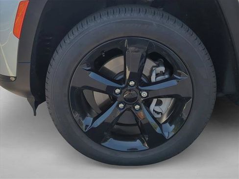 Used 2025 Jeep Grand Cherokee L Limited w/ Black Appearance Package AWD/4WD image 15