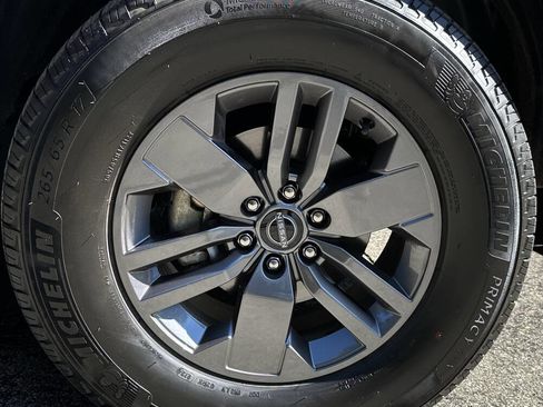 Used 2025 Nissan Frontier SV image 10