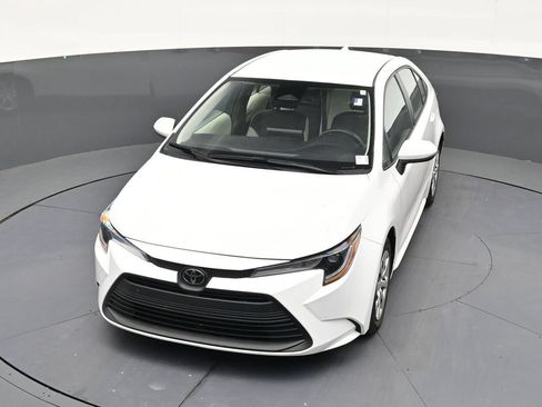 Used 2025 Toyota Corolla LE FWD image 19