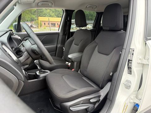 Used 2023 Jeep Renegade Latitude AWD/4WD image 18