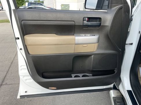 Used 2008 Toyota Tundra 4x4 CrewMax image 11