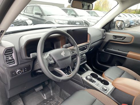 Used 2025 Ford Bronco Sport Outer Banks w/ Sasquatch Outer Banks Package image 7