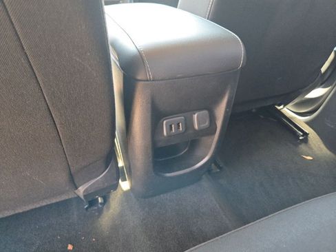 Used 2018 Chevrolet Colorado LT w/ LT Convenience Package RWD image 18