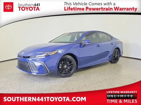 Used 2026 Toyota Camry SE FWD image 1