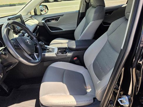 Used 2020 Toyota RAV4 XLE Premium AWD/4WD image 8