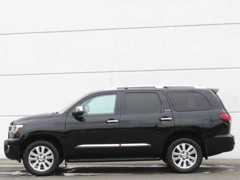 Used 2021 Toyota Sequoia Platinum AWD/4WD image 4