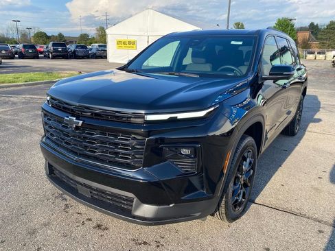 New 2026 Chevrolet Traverse LT w/ Midnight/Sport Edition AWD/4WD image 3