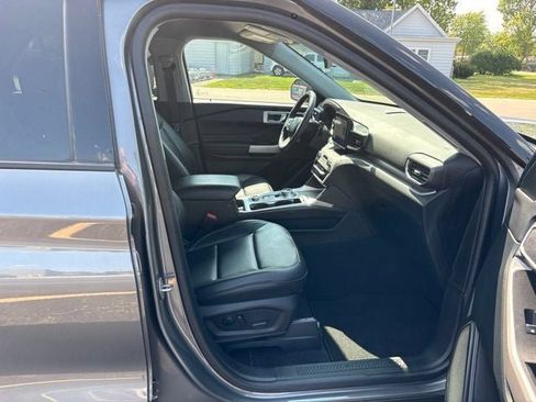 Used 2024 Ford Explorer XLT w/ Equipment Group 202A AWD/4WD image 5