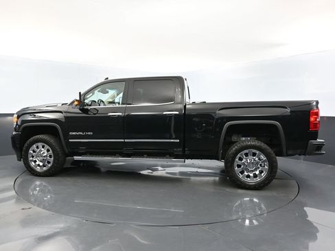 Used 2019 GMC Sierra 2500 Denali w/ Duramax Plus Package image 3