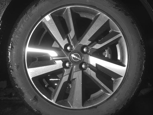 Used 2025 Nissan Versa SV FWD image 13