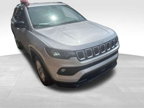 Used 2024 Jeep Compass Latitude AWD/4WD image 23