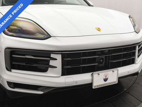 Used 2024 Porsche Cayenne Coupe image 24