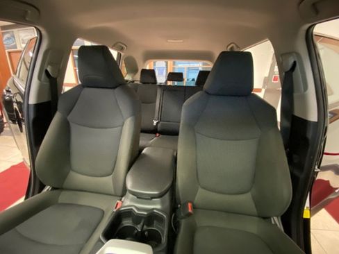 Used 2025 Toyota RAV4 LE AWD/4WD image 25